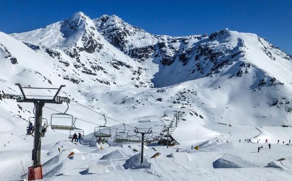 Exceptional snow coverage late in the season makes for brilliant spring skiing and riding at The Remarkables.